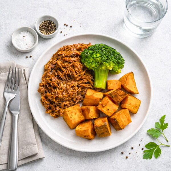 Proteinrik matlåda med Nötstrimlor med sötpotatis & broccoli