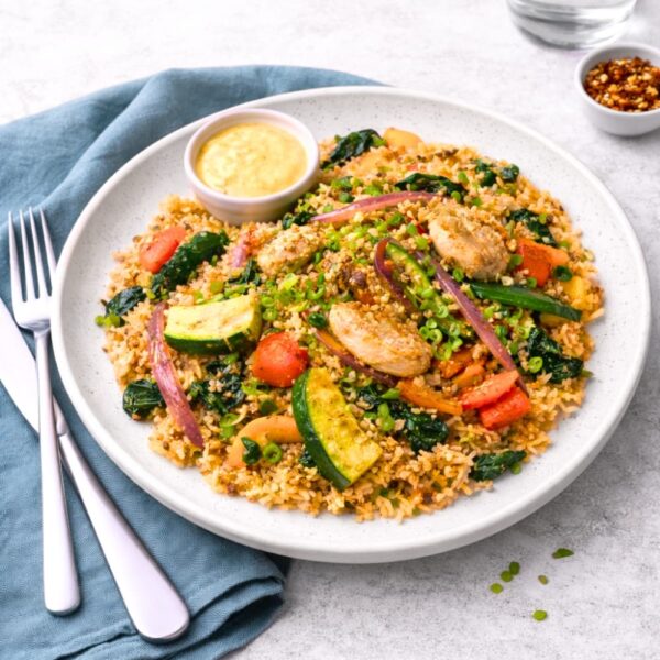 Kalorismart matlåda Gorengkyckling med ris, ägg & grönsaker