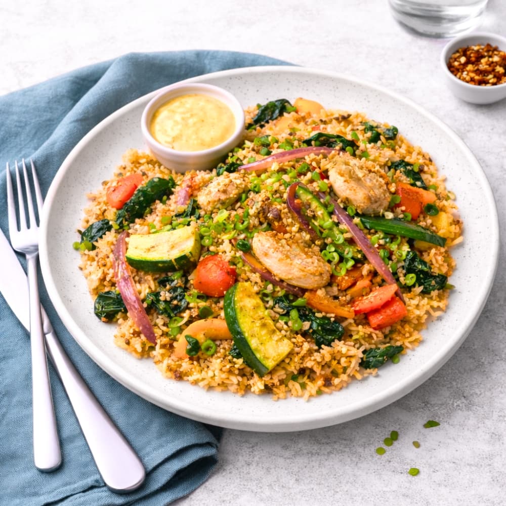 Kalorismart matlåda Gorengkyckling med ris, ägg & grönsaker